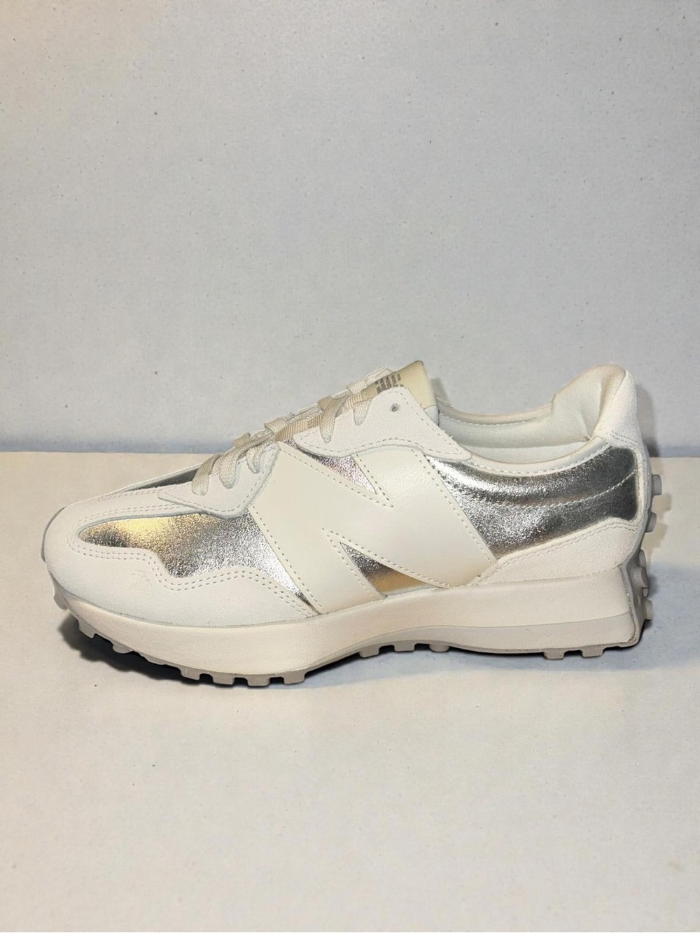 New Balance Women's White & Silver Retro Runner
